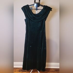 Vintage Green Velvet Dress with Bow